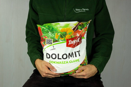 Dolomit zapewniający obfite plony - odkwasza glebę 10 kg Target